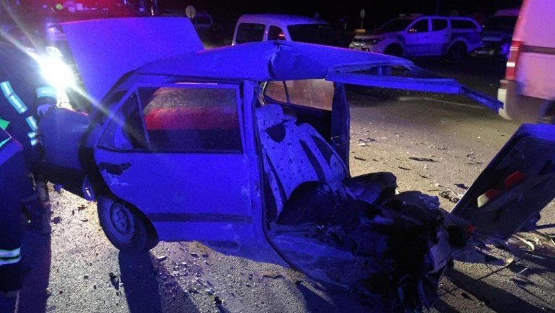 Isparta'da feci kaza: Otomobil ikiye bölündü