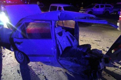 Isparta'da feci kaza: Otomobil ikiye bölündü