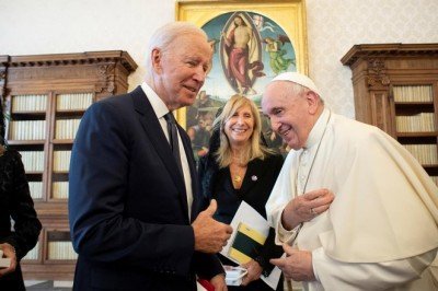 ABD Başkanı Biden Vatikanda Papa ile görüştü