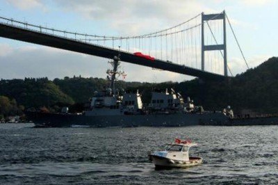 ABD savaş gemisi İstanbul Boğazı'ndan geçti