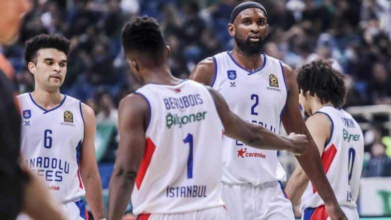 Anadolu Efes Yunanistan'da farklı kaybetti
