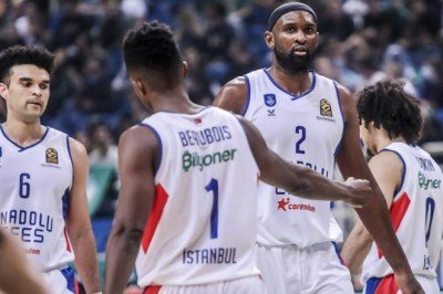Anadolu Efes Yunanistan'da farklı kaybetti