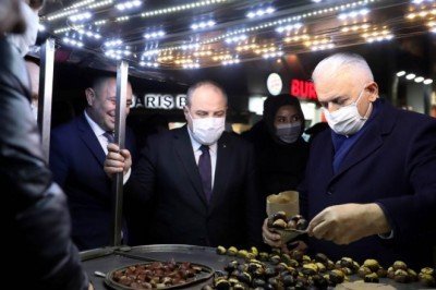 Binali Yıldırım ve Mustafa Varank İstiklal Caddesi'ni gezdi