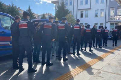 Cinayet zanlısını kırık far parçaları ele verdi