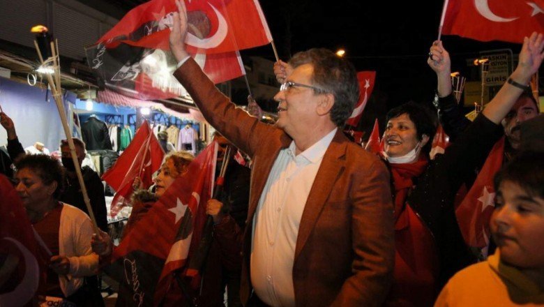 Edremit&amp;#039;teki 29 Ekim Cumhuriyet Bayramı kutlamalarında büyük coşku