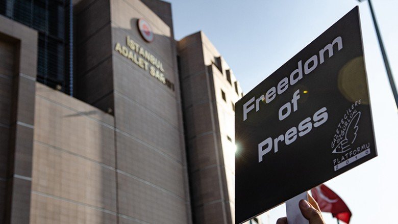 Gazetecileri engelleyen polislerin soruşturması yeniden açıldı