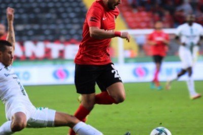 Gaziantep FK puanı 90+2'de kurtardı!