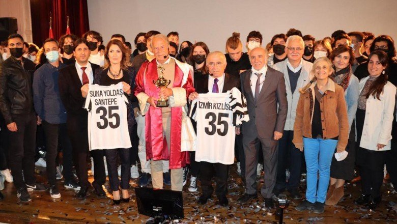 İzmir Kız Lisesi'sinden Mustafa Denizli'ye tüm zamanların rol modeli ödülü