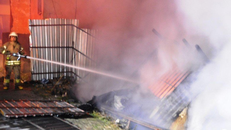 Kağıthane'de işçilerin kaldığı konteynerde yangın