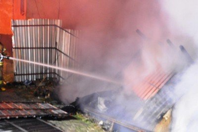 Kağıthane'de işçilerin kaldığı konteynerde yangın