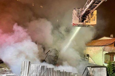 Kağıthane'de konteynerde yangın! 1 işçi yaralandı