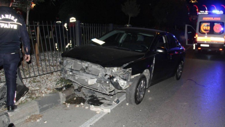 Kediye çarpmamak için direksiyonu kıran sürücü refüje çıktı