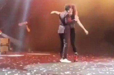 Kenan Doğulu ve Beren Saat'in sahnedeki dudak dudağa dansları olay oldu