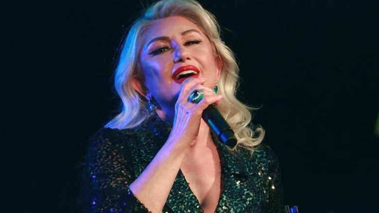 Kıbrıs&amp;#39;ta Muazzez Ersoy rüzgarı esti