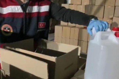 Küçükçekmece'de sahte içki operasyonu