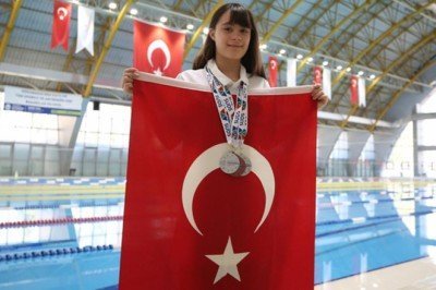 Özel sporcu Ada Zehra Anlatıcı'nın 4 dünya rekoru mutluluğu