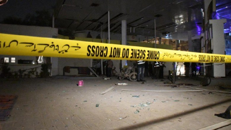 Pakistanda petrol istasyonunda meydana gelen patlamada 4 kişi öldü