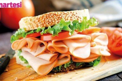 Taptaze ekmek arasına türlü çeşit lezzet…