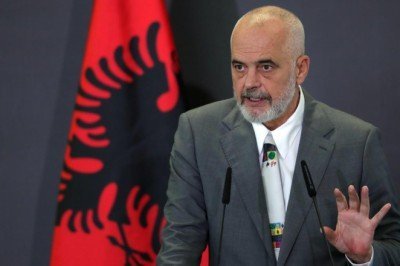 Arnavutluk Başbakanı Edi Rama'dan Kosova ile birleşme mesajı