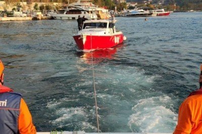 Beykoz açıklarında sürüklenen tekne kurtarıldı