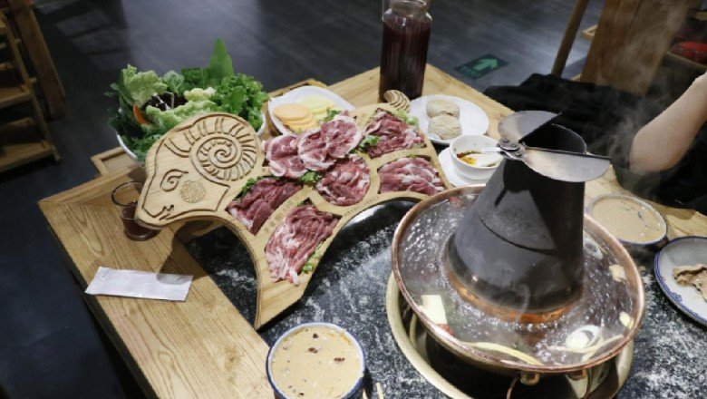 Çinde kaynar kapta yemek kültürü yaşatılıyor