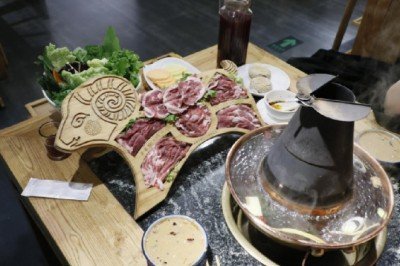 Çinde kaynar kapta yemek kültürü yaşatılıyor