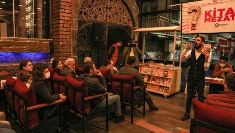 Diyarbakır'da kitap mezadı: Kitaplar açık artırma ile sahiplerini buldu