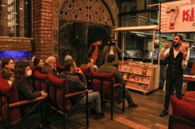 Diyarbakır'da kitap mezadı: Kitaplar açık artırma ile sahiplerini buldu