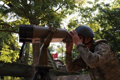 Eski hakim ve savcılar Yunanistan'a kaçmaya çalışırken yakalandı