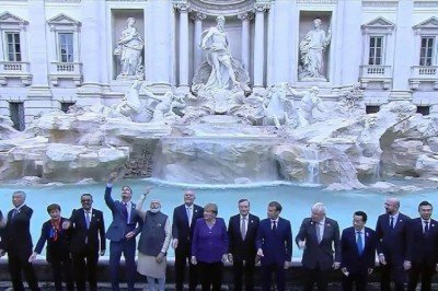 G20 Zirvesi'ne katılan liderler Trevi Çeşmesine bozuk para attı