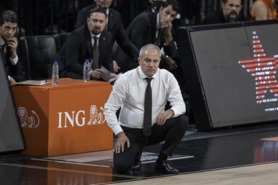 Galatasaray Nef Başantrenörü Ekrem Memnun'dan büyük fedakarlık