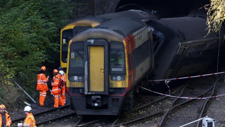 İngiltere'deki tren kazasında 17 kişi yaralandı