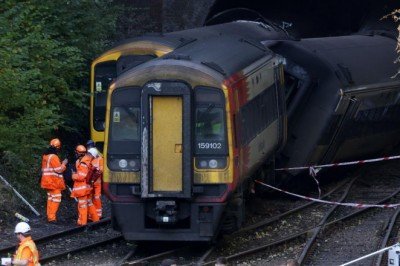 İngiltere'deki tren kazasında 17 kişi yaralandı