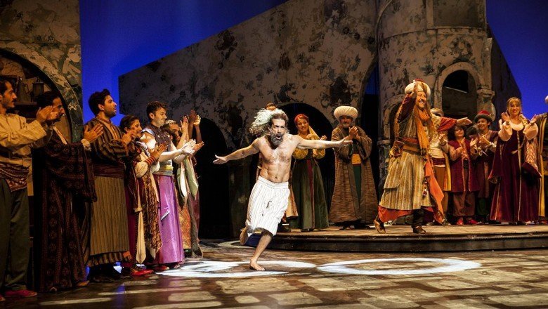 İstanbul Devlet Tiyatrosu, AKM'deki tiyatro sahnesinde perdelerini açtı