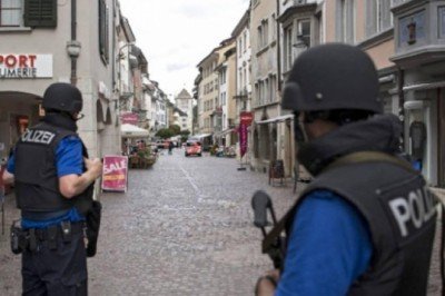 İsviçre'de COVID19 sertifikası sormayı reddeden restoran sahipleri gözaltına alındı