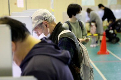 Japonya'da LDP meclis çoğunluğunu korudu