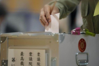 Japonya'da sandık çıkış anketi: Koalisyon hükümeti mecliste çoğunluğu koruyor
