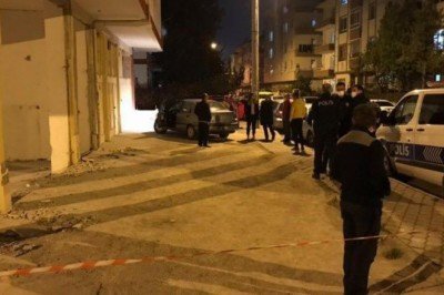 Kolonları çatlayan apartman tahliye edildi