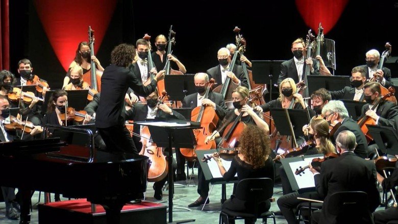 Londra Filarmoni Orkestrası AKM'de konser verdi