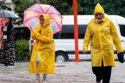 Meteoroloji uyarmıştı: Antalya'da şiddetli yağış etkili oluyor