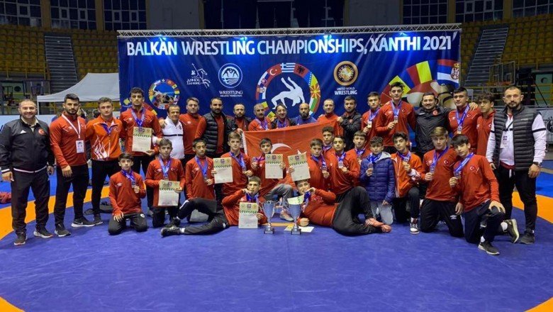 Milli güreşçiler Balkan şampiyonu oldu
