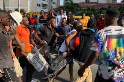 Nijerya'da 21 katlı bina çöktü