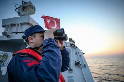 Türkiye'den Yunanistan'ın düzensiz göçmenleri geri itmesine önlem