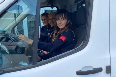 Zamanla yarışıyor, hayat kurtarıyor: Kadın ambulans şoförü hayalini gerçekleştirdi