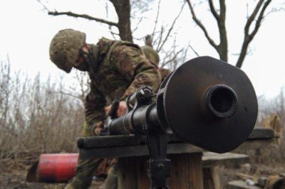 Donbas'ta ayrılıkçıların saldırısında bir Ukrayna askeri öldü