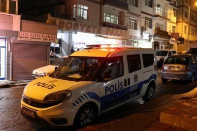 Eski eşini tabancayla vurup, sırtından bıçakladı