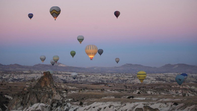 Kapadokya'da balon turlarına rüzgar ve sis engeli