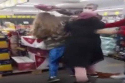 Markette maske kavgası kamerada