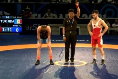 Milli güreşçi Ahmet Uyar finale yükseldi