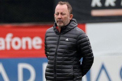 Sergen Yalçın Beşiktaş'ın başında Avrupa'da ilk peşinde